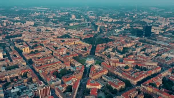 Zagreb, Kroatien - Mai 2019: Drohnenaufnahme der Stadt Zagreb aus der Luft. — Stockvideo