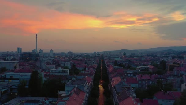 ZAGREB, CROACIA - MAYO de 2019: Vista aérea de la ciudad de Zagreb desde arriba . — Vídeo de stock