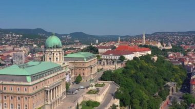 Budapeşte, Macaristan-Mayıs, 2019: güzel mimarisi ile Budapeşte şehir tarihi merkezinin havadan drone görünümü.