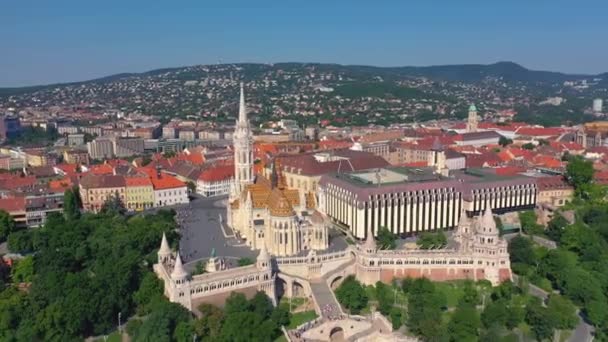 Budapešť, Maďarsko-květen, 2019: vzdušný pohled na historické centrum budapešťské metropole s nádhernou architekturou. — Stock video