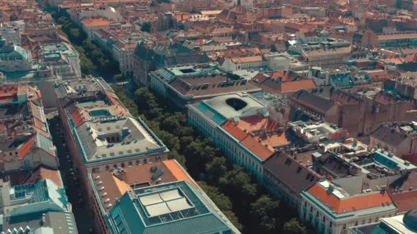 Budapešť, Maďarsko-květen, 2019: vzdušný pohled na historické centrum budapešťské metropole s nádhernou architekturou. — Stock video