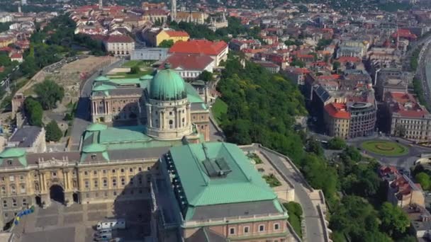 BUDAPEST, HUNGARY - MAY, 2019: Aerial drone view of Budapest city historical centre with beautiful architecture. — Stock Video