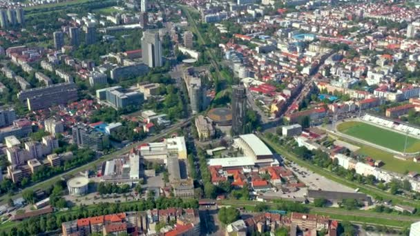 Zagreb, Kroatien-maj, 2019: flygvy Drone shot of Zagreb City från ovan. — Stockvideo