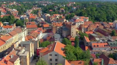 Zagreb, Hırvatistan-Mayıs, 2019: Zagreb şehrinin havadan görünüm drone çekimi.