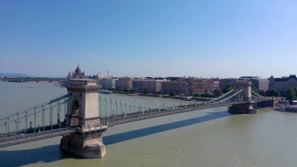 BUDAPEST, HUNGRÍA - MAYO, 2019: Vista aérea del centro histórico de Budapest con hermosa arquitectura . — Vídeo de stock