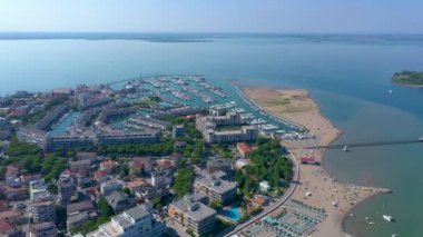Lignano, İtalya - Mayıs 2019: İtalya'da Adriyatik Denizi Sahil Şeridi'nde Lignano Plajı