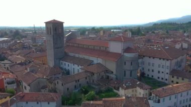 Udine Province, İtalya - Haziran, 2019: Küçük Kasabanın Havadan Panorama Drone Görünümü