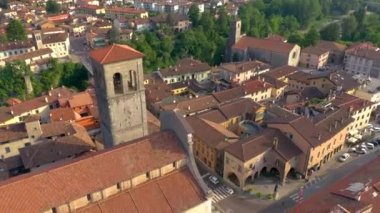 Udine Province, İtalya - Haziran, 2019: Küçük Kasabanın Havadan Panorama Drone Görünümü