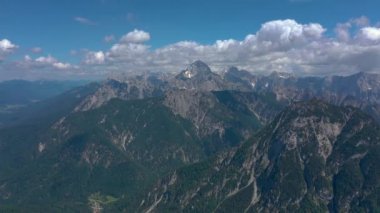 Alpler'deki Güzel Manzaranın Manzara Manzarası, İtalya'nın Pitoresk Doğası