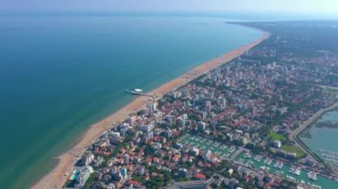 Lignano, İtalya - Mayıs 2019: İtalya'da Adriyatik Denizi Sahil Şeridi'nde Lignano Plajı