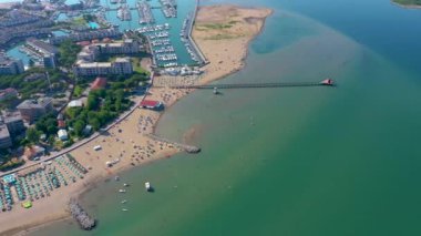 Lignano, İtalya - Mayıs 2019: İtalya'da Adriyatik Denizi Sahil Şeridi'nde Lignano Plajı