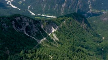 Alpler'deki Güzel Manzaranın Manzara Manzarası, İtalya'nın Pitoresk Doğası