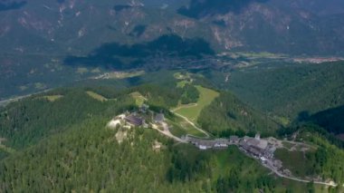 Alpler'deki Güzel Manzaranın Manzara Manzarası, İtalya'nın Pitoresk Doğası