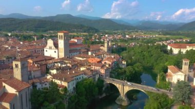 Udine Province, İtalya - Haziran, 2019: Küçük Kasabanın Havadan Panorama Drone Görünümü