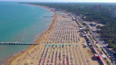 Lignano, İtalya - Mayıs 2019: İtalya'da Adriyatik Denizi Sahil Şeridi'nde Lignano Plajı