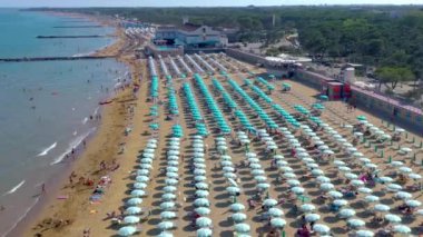 Lignano, İtalya - Mayıs 2019: İtalya'da Adriyatik Denizi Sahil Şeridi'nde Lignano Plajı