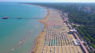 Lignano, İtalya - Mayıs 2019: İtalya'da Adriyatik Denizi Sahil Şeridi'nde Lignano Plajı