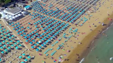 Lignano, İtalya - Mayıs 2019: İtalya'da Adriyatik Denizi Sahil Şeridi'nde Lignano Plajı