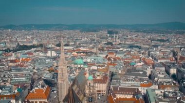 Viyana, Avusturya-Haziran, 2019: şehir silueti hava atışı. Katedraller ve şehir manzarası