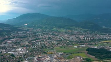 Villach, Avusturya-Haziran, 2019: Villach banliyösünün havadan drone görünümü