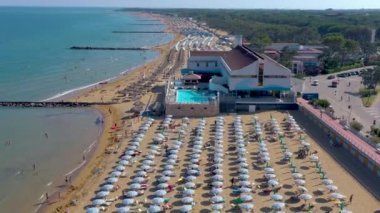 Lignano, İtalya - Mayıs 2019: İtalya'da Adriyatik Denizi Sahil Şeridi'nde Lignano Plajı