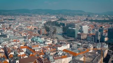 Viyana, Avusturya-Haziran, 2019: şehir silueti hava atışı. Katedraller ve şehir manzarası