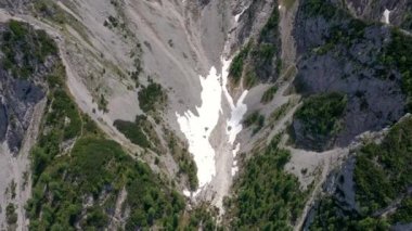 Alpler'deki Güzel Manzaranın Manzara Manzarası, İtalya'nın Pitoresk Doğası