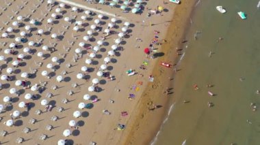 Lignano, İtalya - Mayıs 2019: İtalya'da Adriyatik Denizi Sahil Şeridi'nde Lignano Plajı