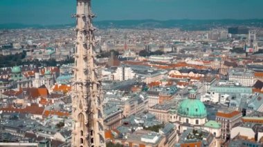 Viyana, Avusturya-Haziran, 2019: şehir silueti hava atışı. Katedraller ve şehir manzarası