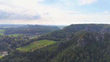 Bastei Park Saksonya, Almanya, harika havadan drone Panorama View.