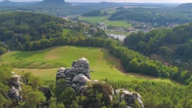 Bastei Park Saksonya, Almanya, harika havadan drone Panorama View.