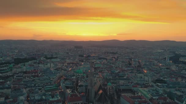 Wien Österreich Juni 2019 Stadtsilhouette Luftaufnahme Bei Sonnenuntergang Kathedralen Und — Stockvideo