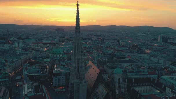 Wenen Oostenrijk Juni 2019 City Skyline Aerial Shot Bij Zonsondergang — Stockvideo
