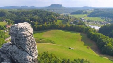 Bastei Park Saksonya, Almanya, harika havadan drone Panorama View.