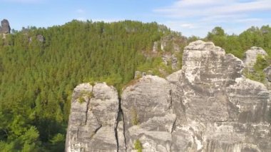 Bastei Park Saksonya, Almanya, harika havadan drone Panorama View.