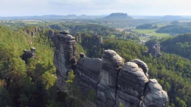 Bastei Park Saksonya, Almanya, harika havadan drone Panorama View.