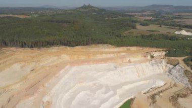 Hava drone Turnov City yakınında bir Chalkpit görünümü