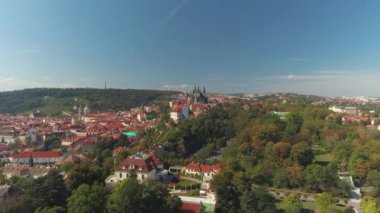 Prag, Çek Cumhuriyeti-Mayıs, 2019: hava Pamorama drone şehir görünümü