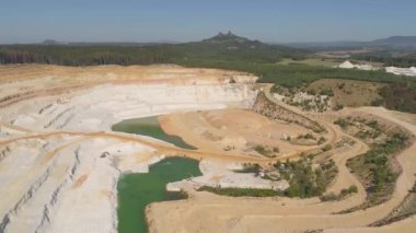 Hava drone Turnov City yakınında bir Chalkpit görünümü