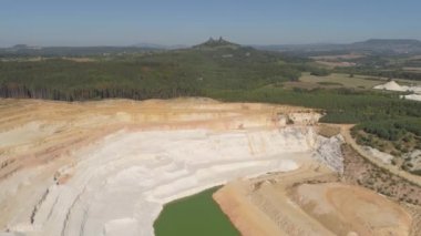 Hava drone Turnov City yakınında bir Chalkpit görünümü