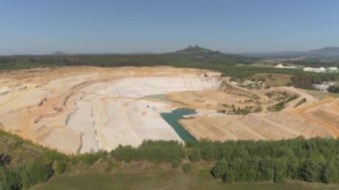 Hava drone Turnov City yakınında bir Chalkpit görünümü