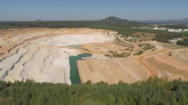 Hava drone Turnov City yakınında bir Chalkpit görünümü