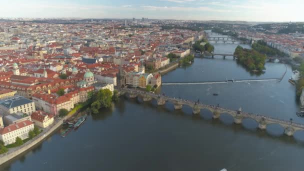 プラハ チェコ共和国 2019年5月 都市の空中パポラマドローンビュー — ストック動画