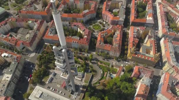 プラハ チェコ共和国のドローン空中パノラマビューテレビ塔 — ストック動画