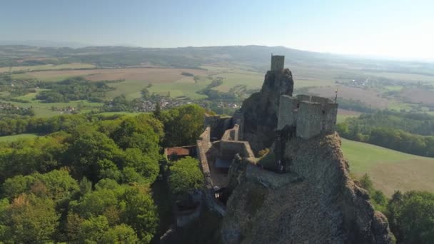 哥特式城堡特罗斯基遗址在捷克国家公园天堂 鸟瞰图到 — 图库视频影像