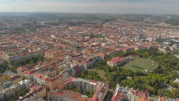 Prag Şehir Manzarası Şehirde Uçuş Prag Şehrinin Havadan Görünümü — Stok video