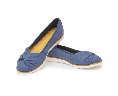 Beyaz arka planda izole kadın ayakkabıları