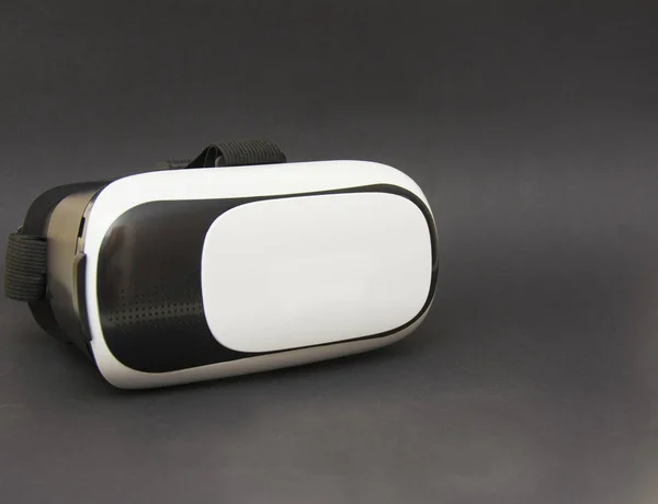 虚拟现实头盔隔离在灰色背景 — 图库照片