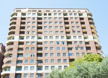 Modern apartmanlar dış güneşli gün