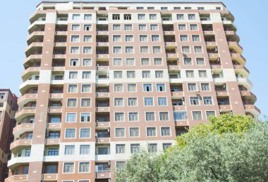 Modern apartmanlar dış güneşli gün